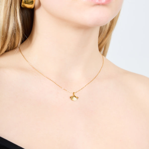 LEAF PENDANT NECKLACE GOLD