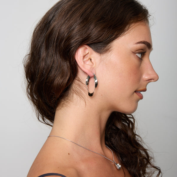 WAVY DROP EARRINGS SILVER