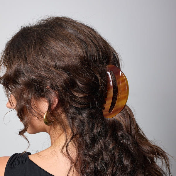 CURVED HAIR CLAW CARAMEL