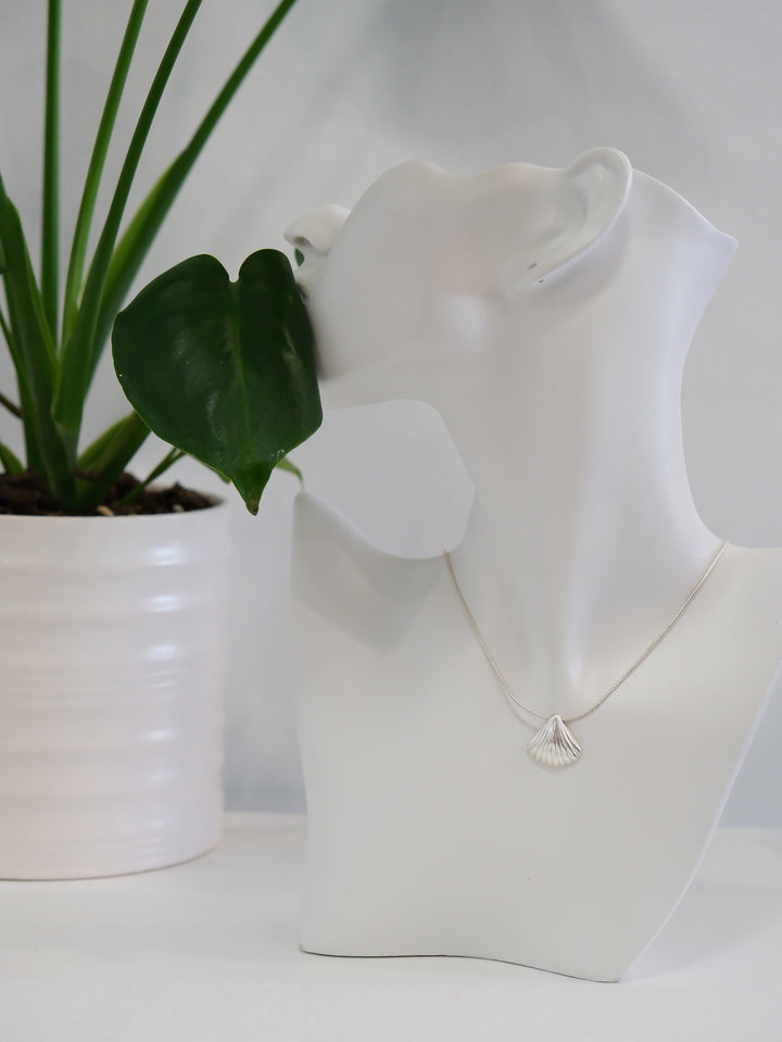 SHELL PENDANT GOLD PLATED NECKLACE