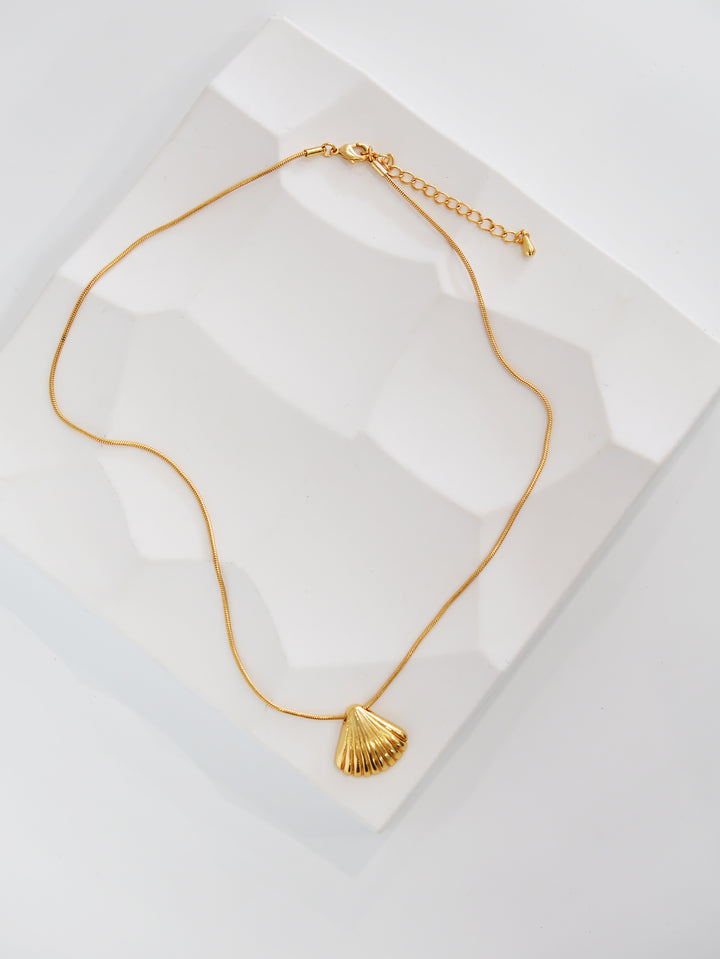 SHELL PENDANT GOLD PLATED NECKLACE