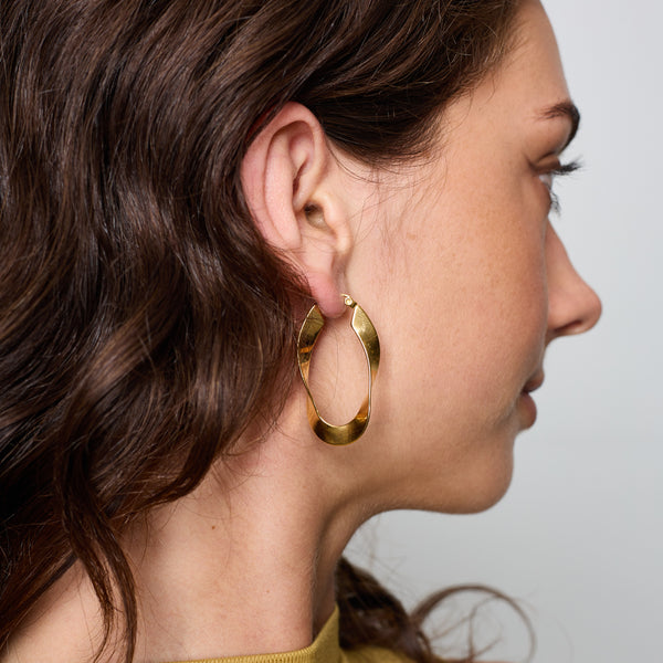 WAVY DROP EARRINGS GOLD